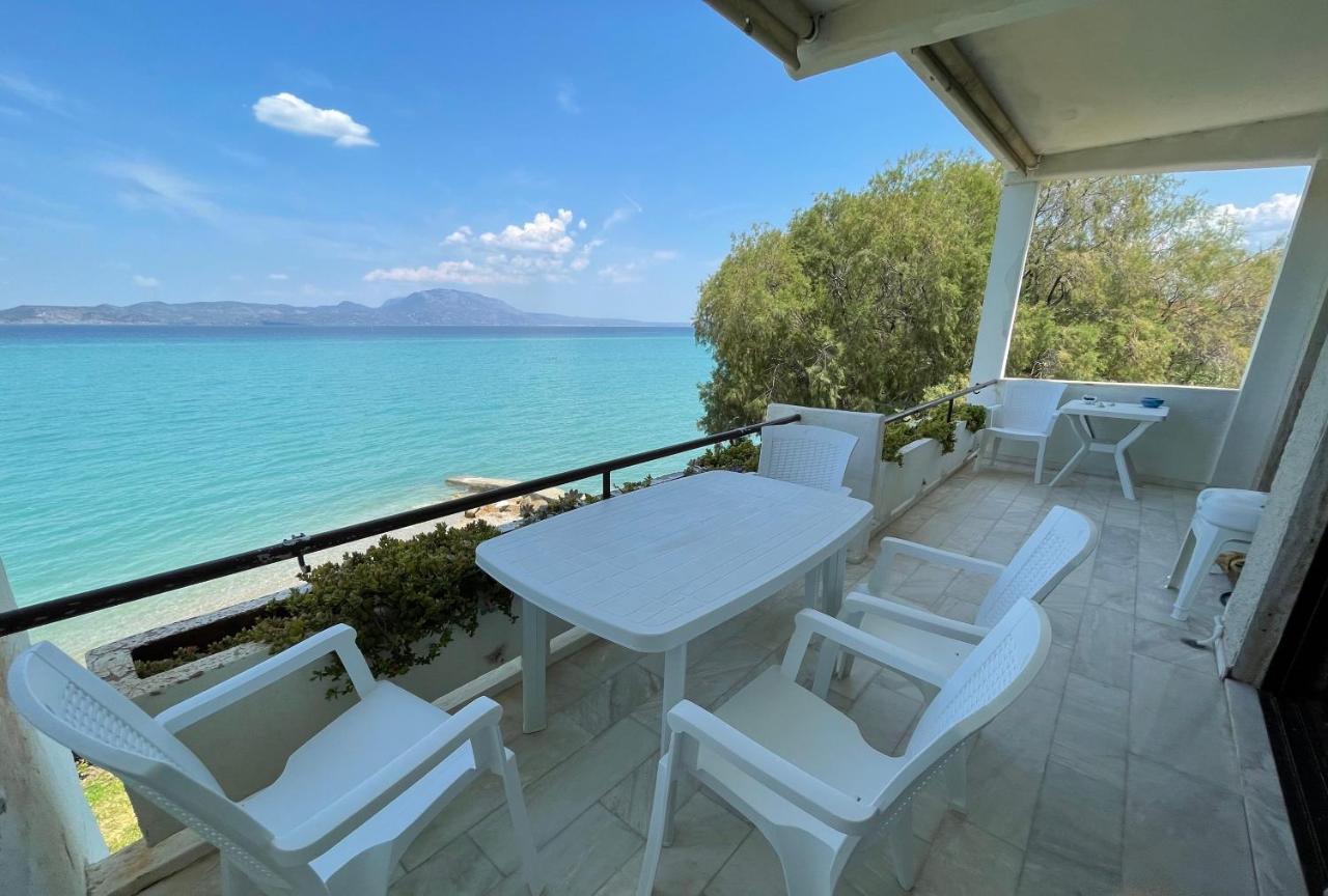 Stunning Beachfront Apartment Stratos Nerantza Exterior photo