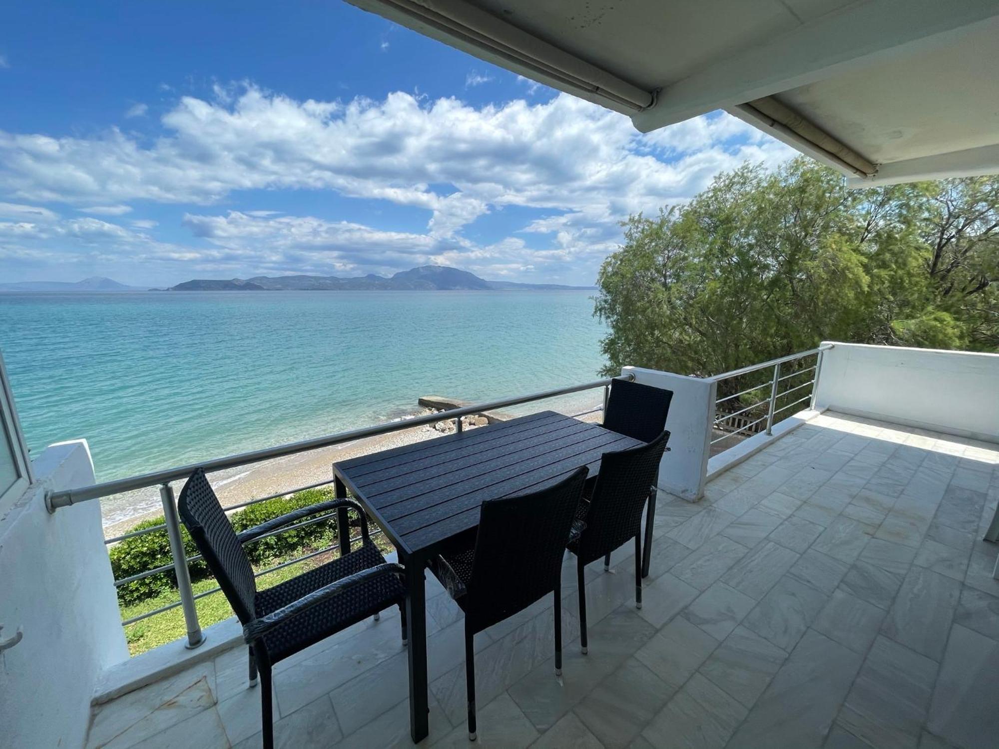 Stunning Beachfront Apartment Stratos Nerantza Exterior photo